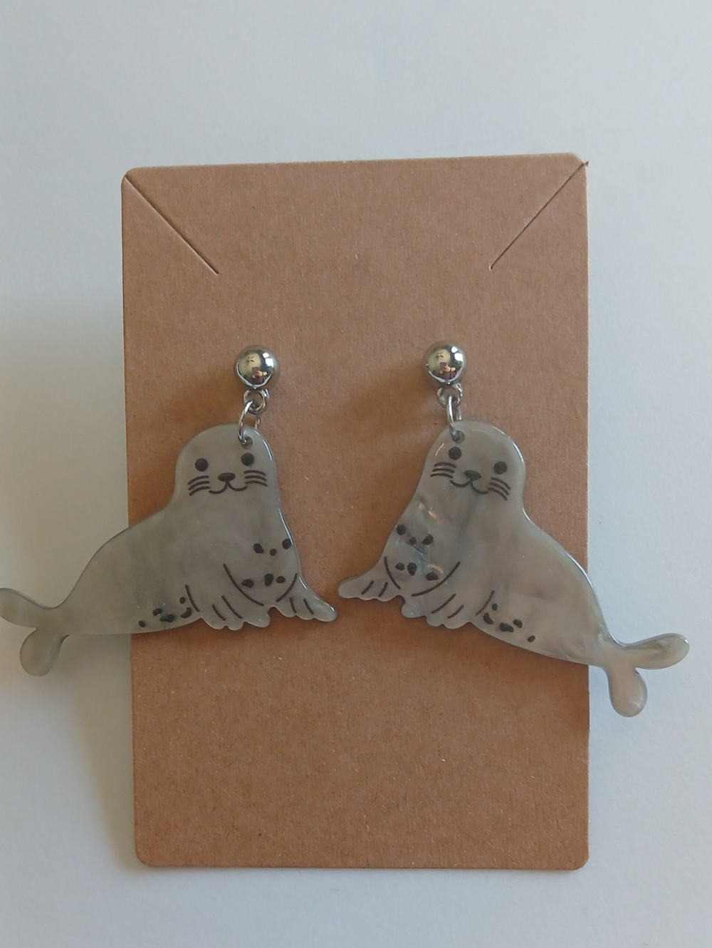 Fashion Jewelry Gray Seal Dangle Earrings